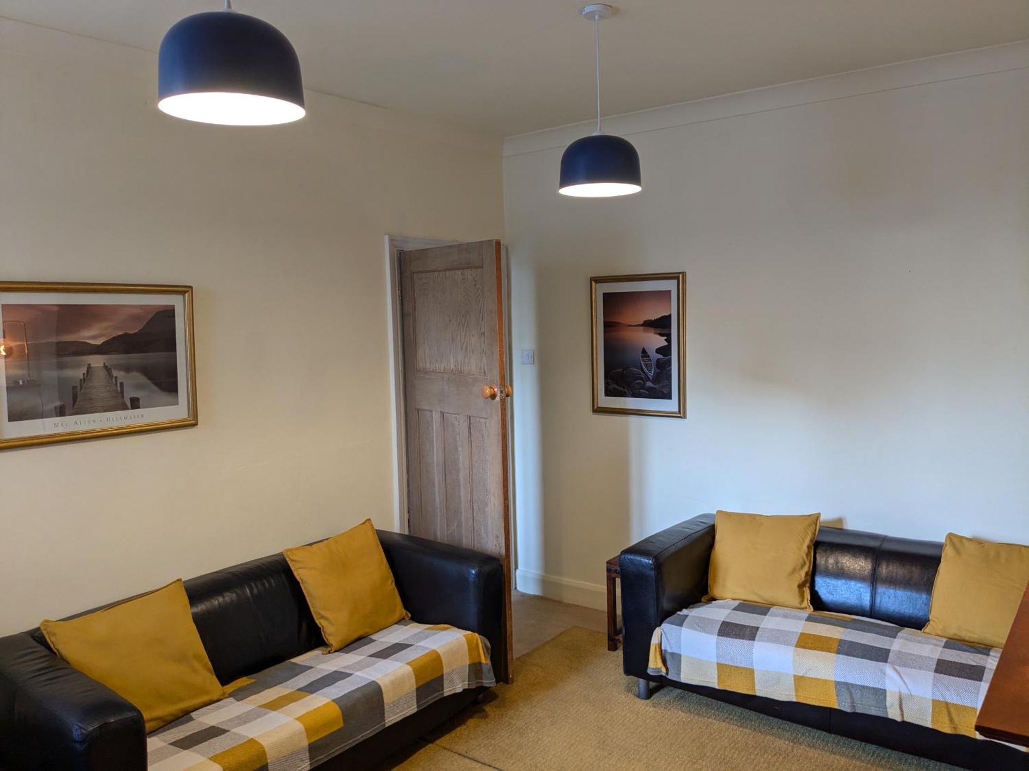 Apartment With Outside Patio And Car Space 杜伦 外观 照片