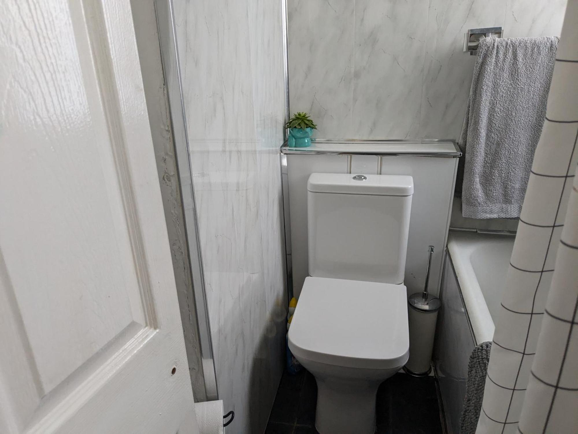 Apartment With Outside Patio And Car Space 杜伦 外观 照片