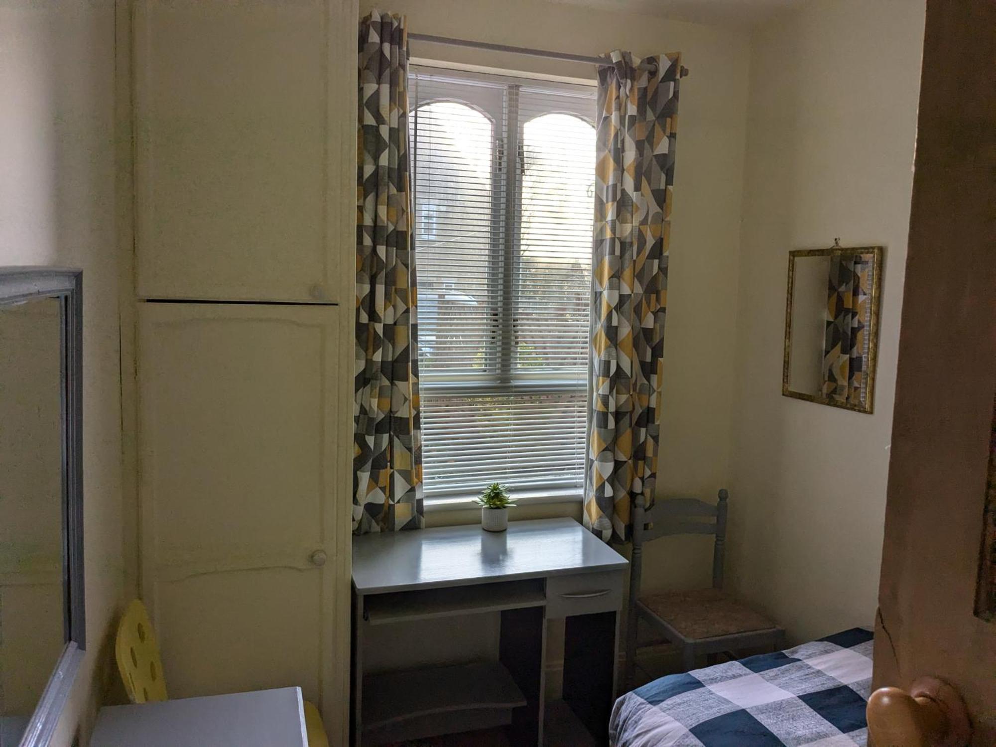 Apartment With Outside Patio And Car Space 杜伦 外观 照片